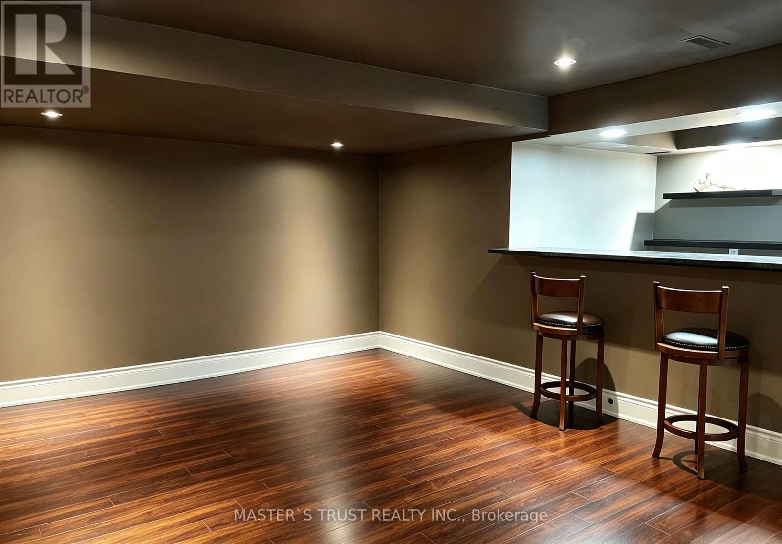 47 GLEN HILL DRIVE - 33