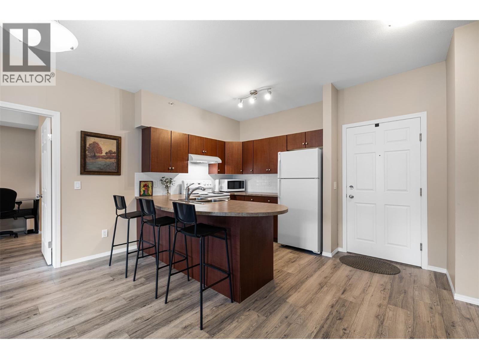 #1619 1875 Country Club Drive - 4