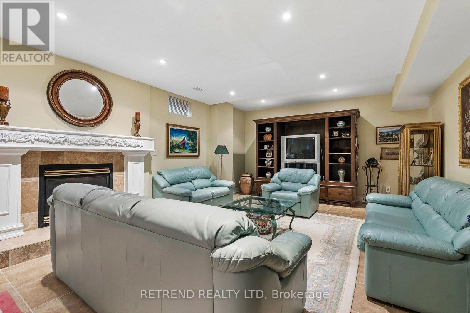 791 CLARENCE STREET - Image 37