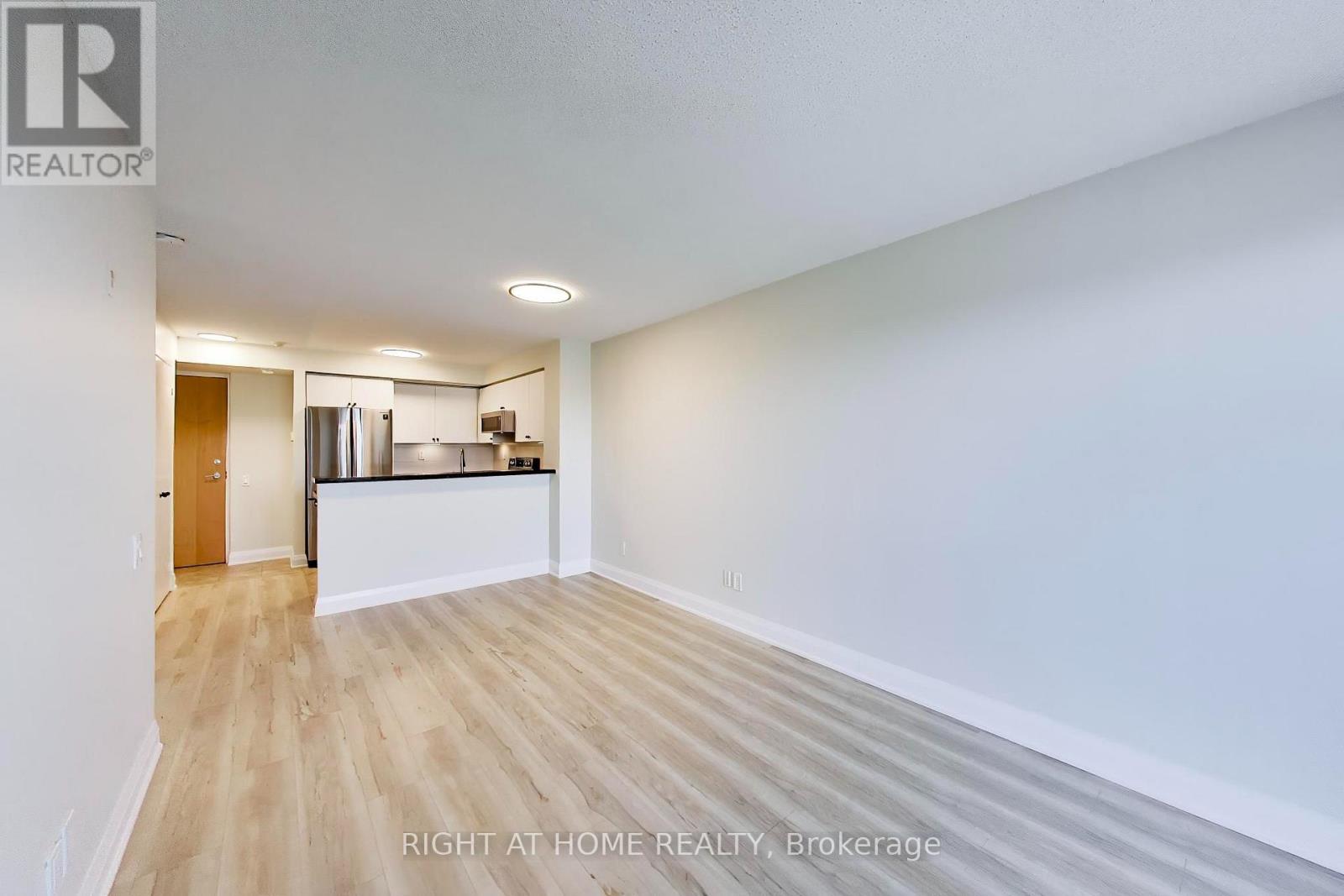 #407 1040 THE QUEENSWAY - Image 13