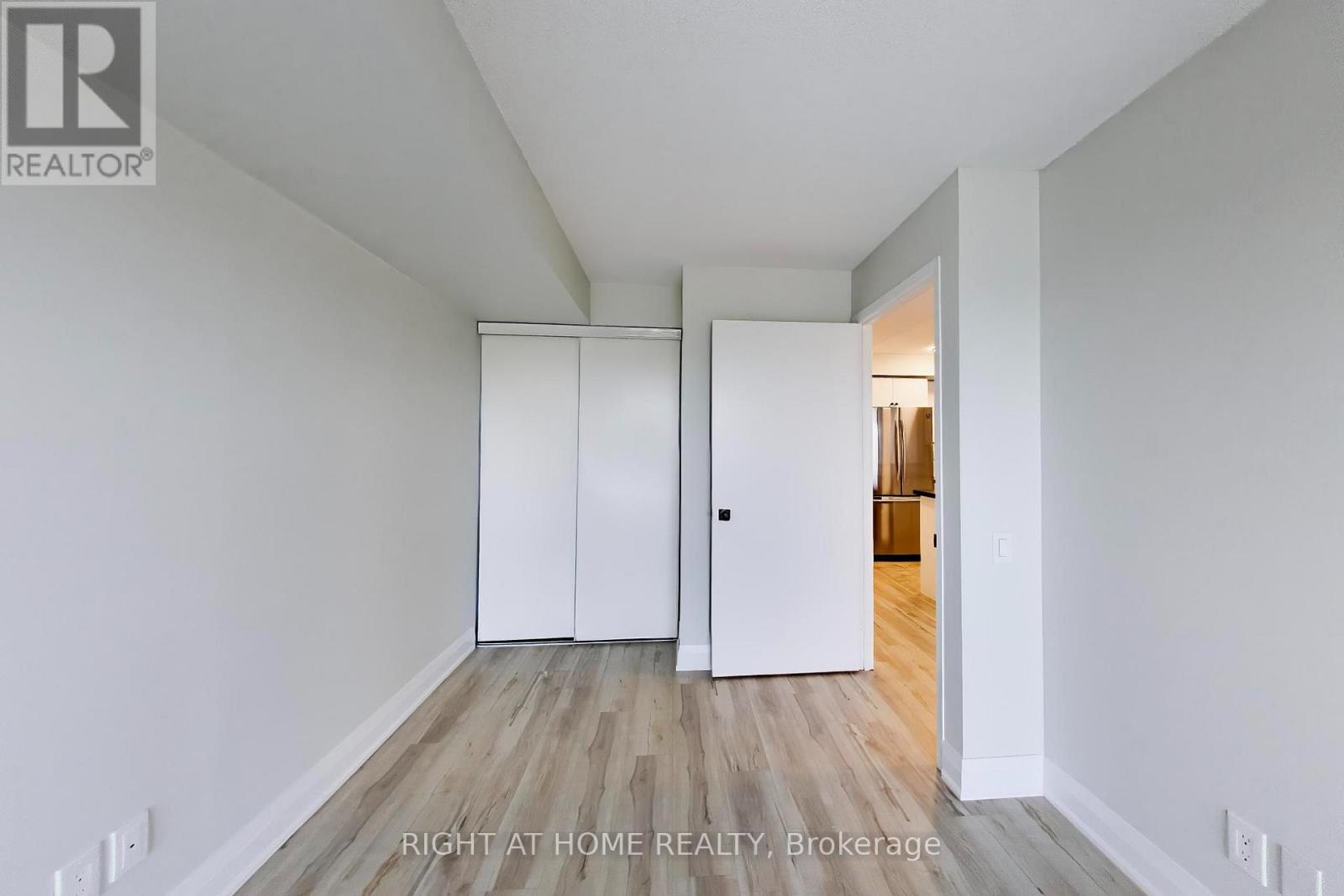 #407 1040 THE QUEENSWAY - Image 24