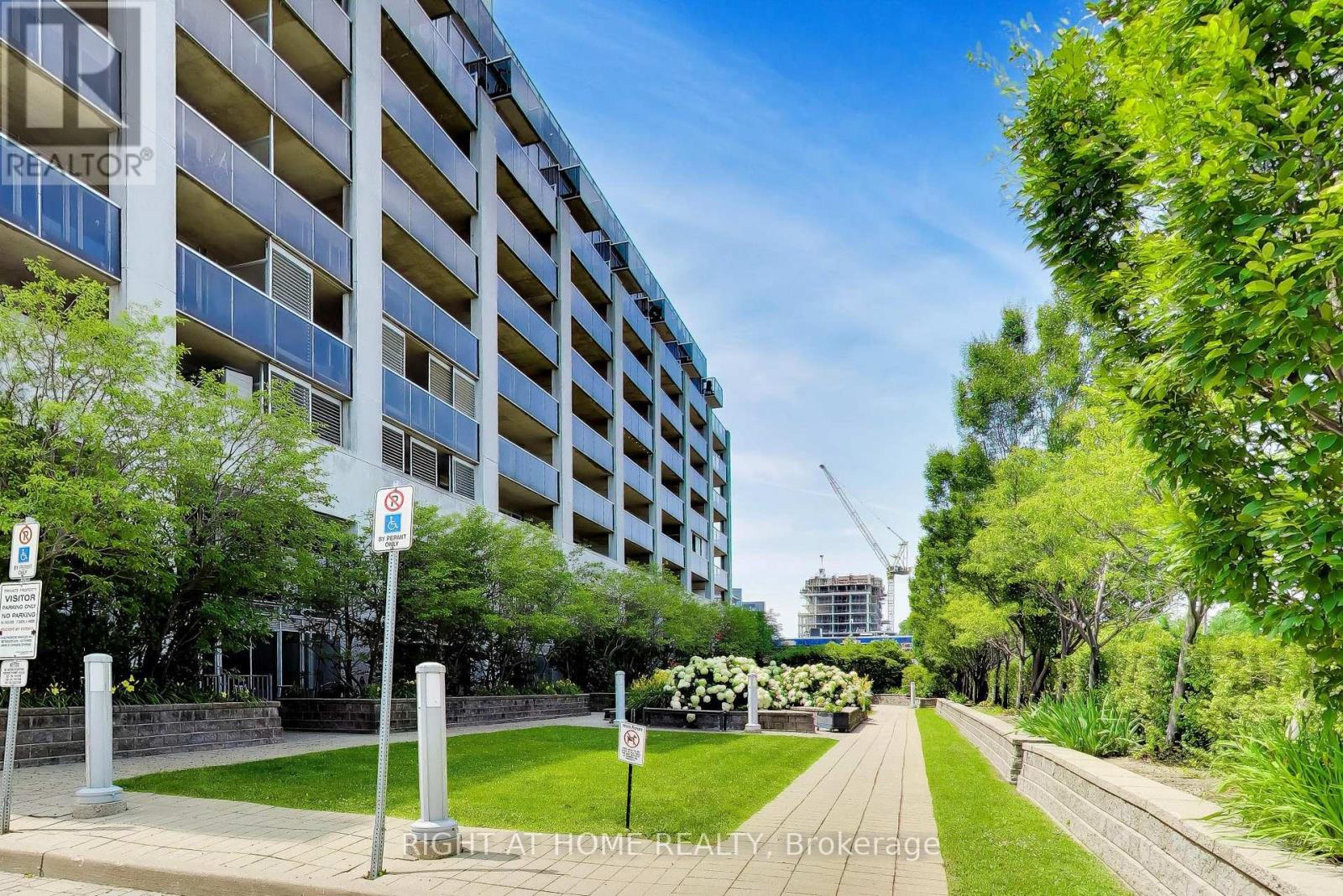 #407 1040 THE QUEENSWAY - Image 36