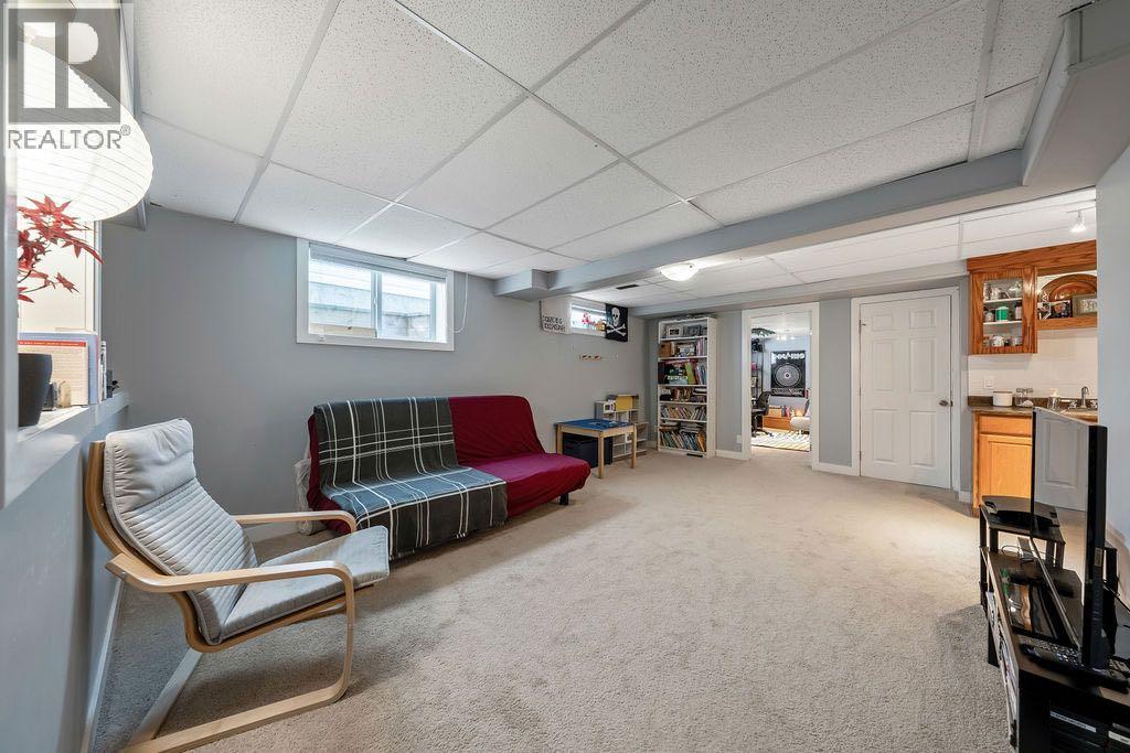 15 Woodmont Green SW - 32