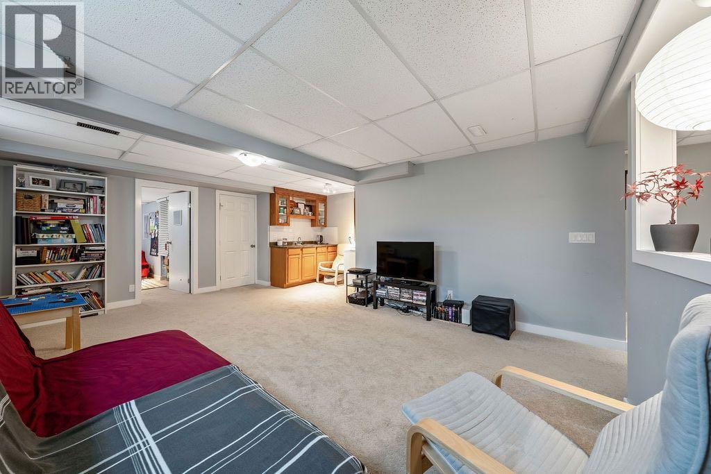15 Woodmont Green SW - 33