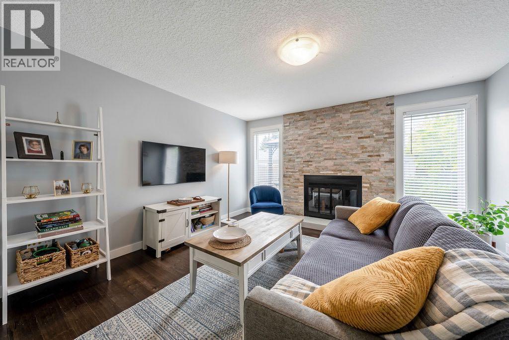 15 Woodmont Green SW - 18
