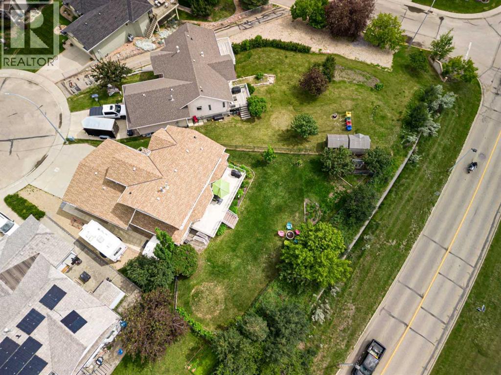 44 Lakes Close - 43