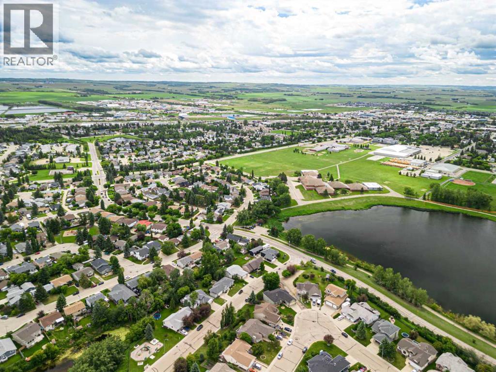 44 Lakes Close - 40