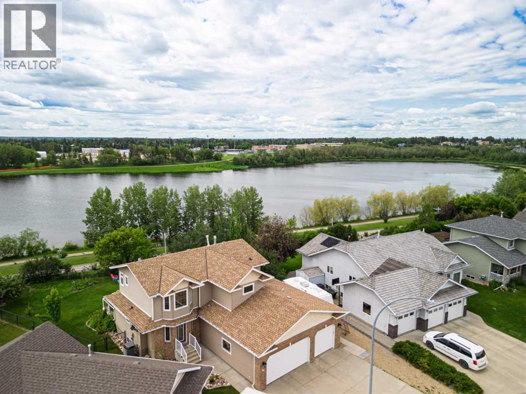 44 Lakes Close - 42