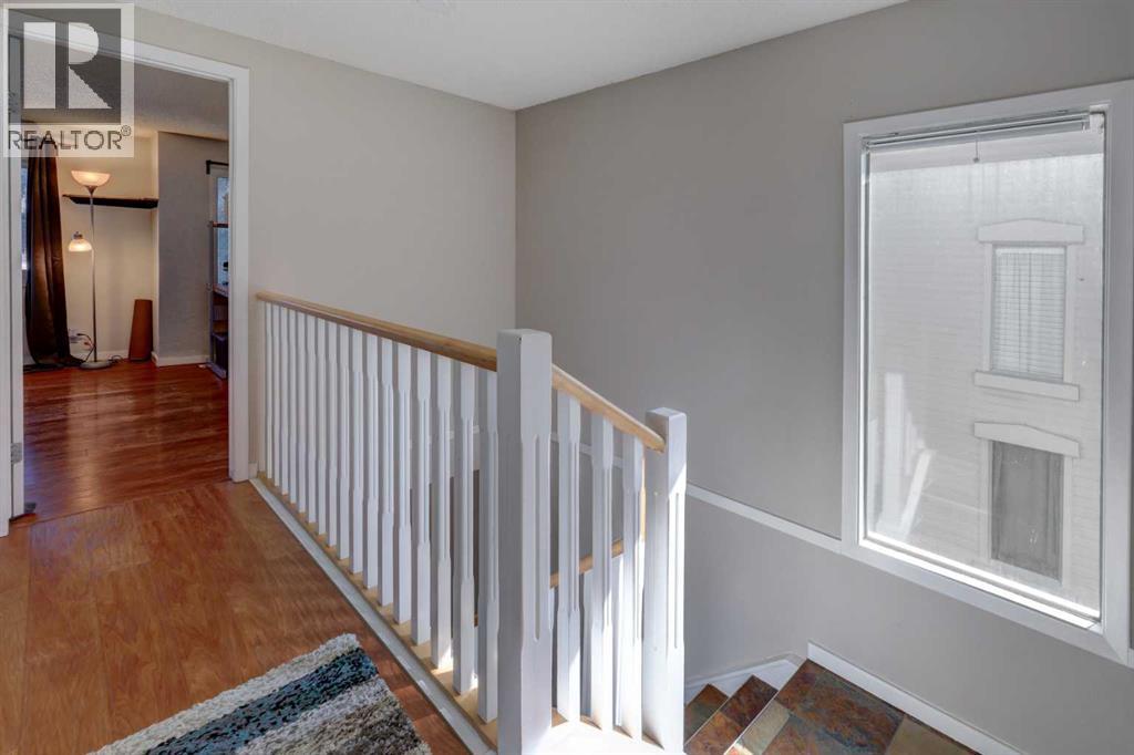 738 Queenston Terrace SE - 18