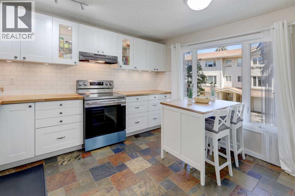 738 Queenston Terrace SE - 12