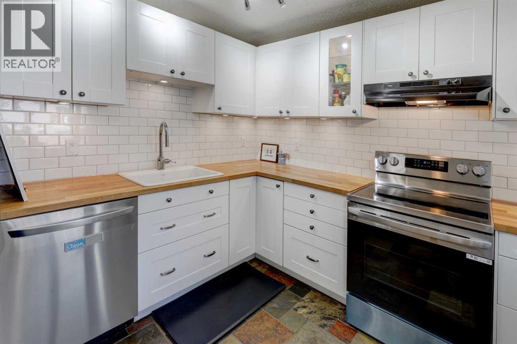 738 Queenston Terrace SE - 14
