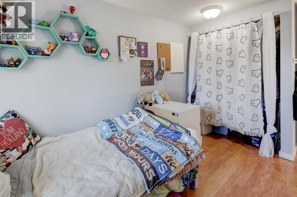 738 Queenston Terrace SE - 25