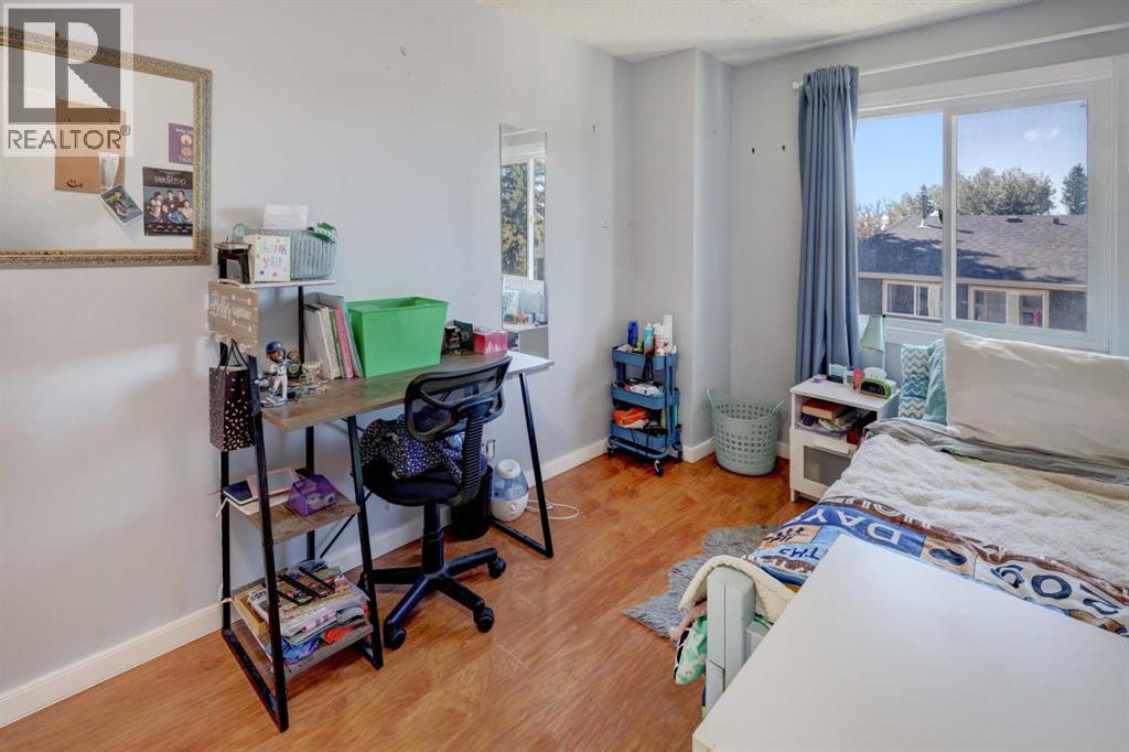 738 Queenston Terrace SE - 24