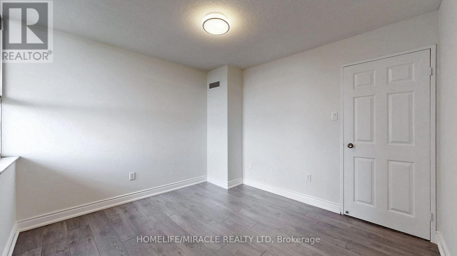 #1206 10 TOBERMORY DRIVE - 32