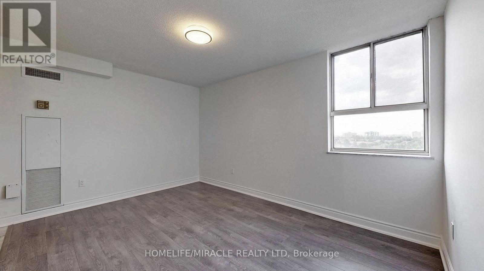 #1206 10 TOBERMORY DRIVE - 19