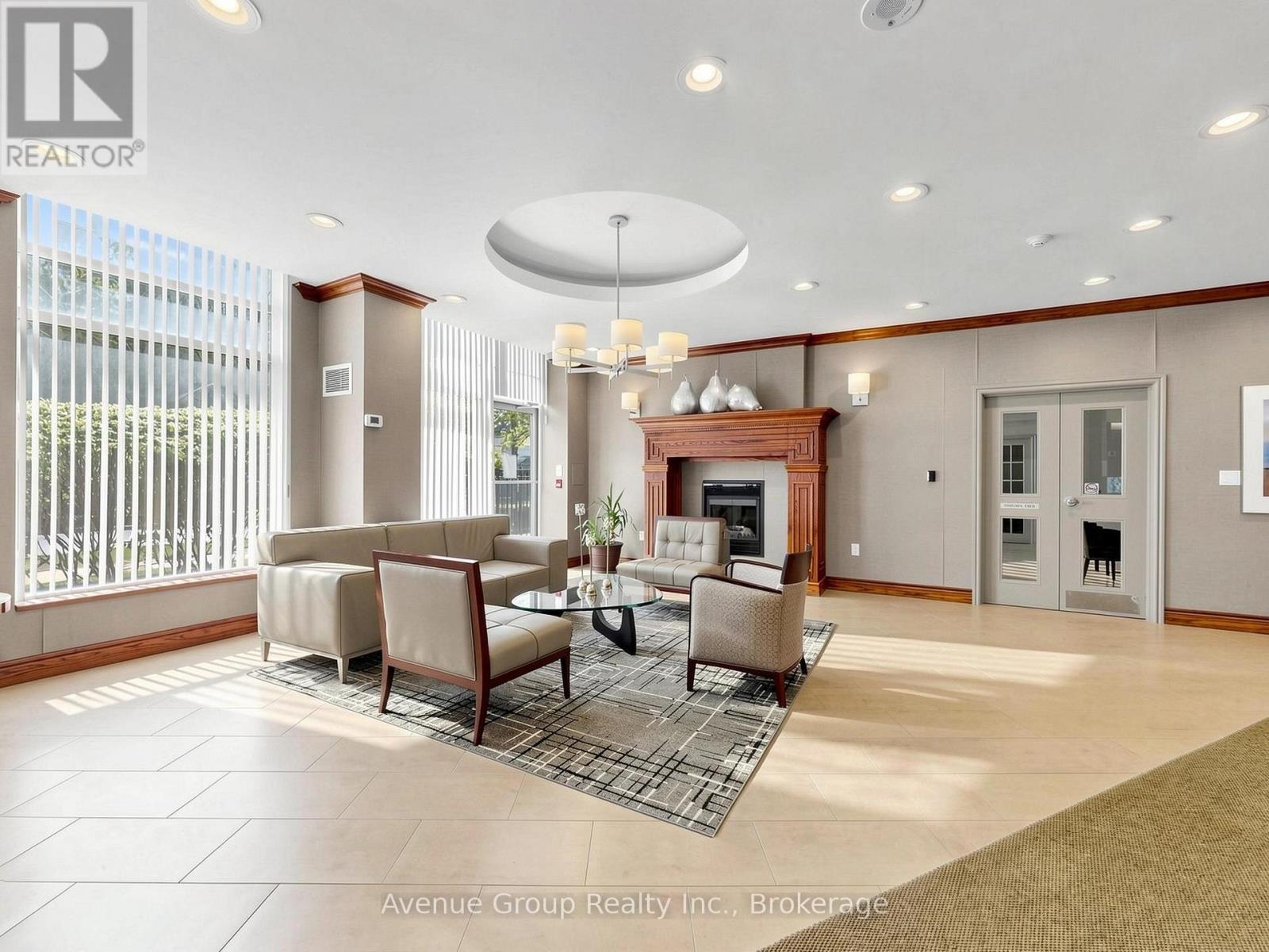 #513 19 BARBERRY PLACE - 3