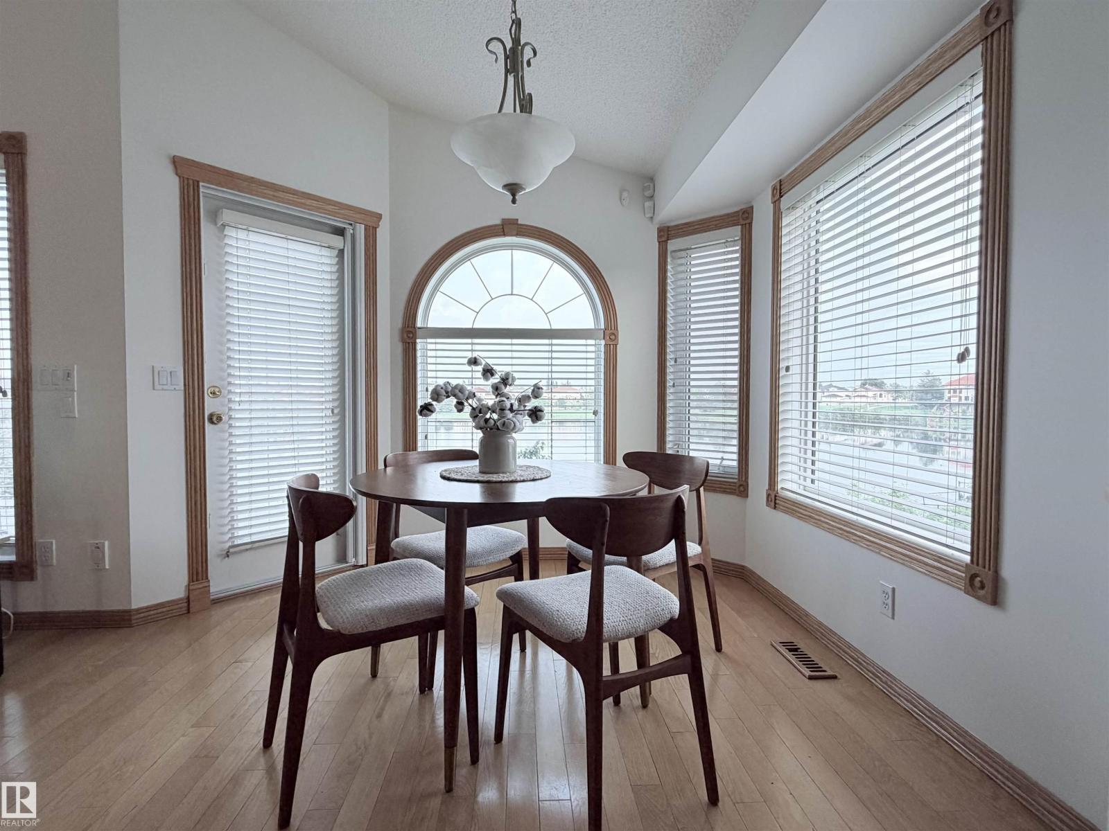 16203 89 ST NW - 15