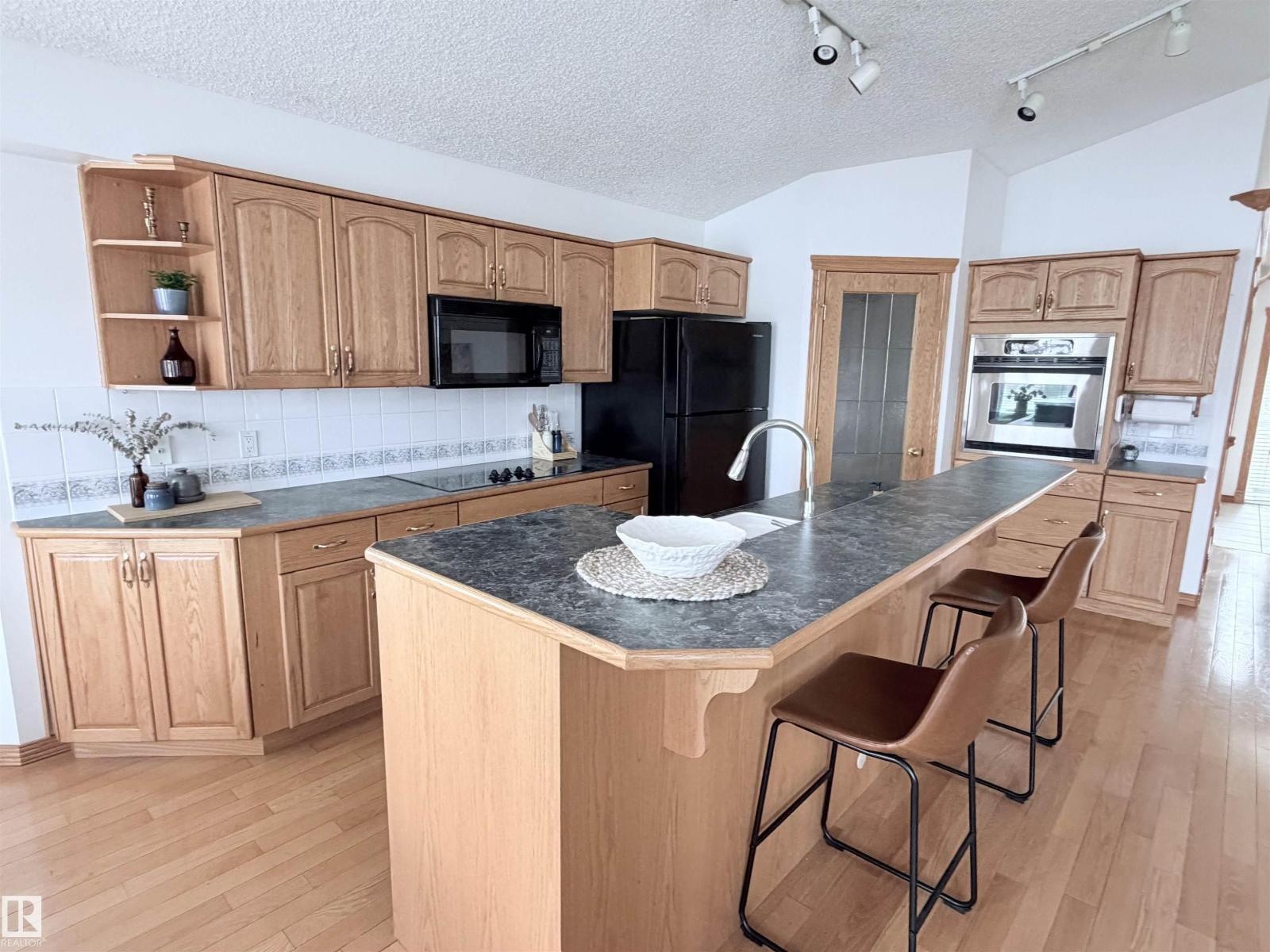 16203 89 ST NW - 19