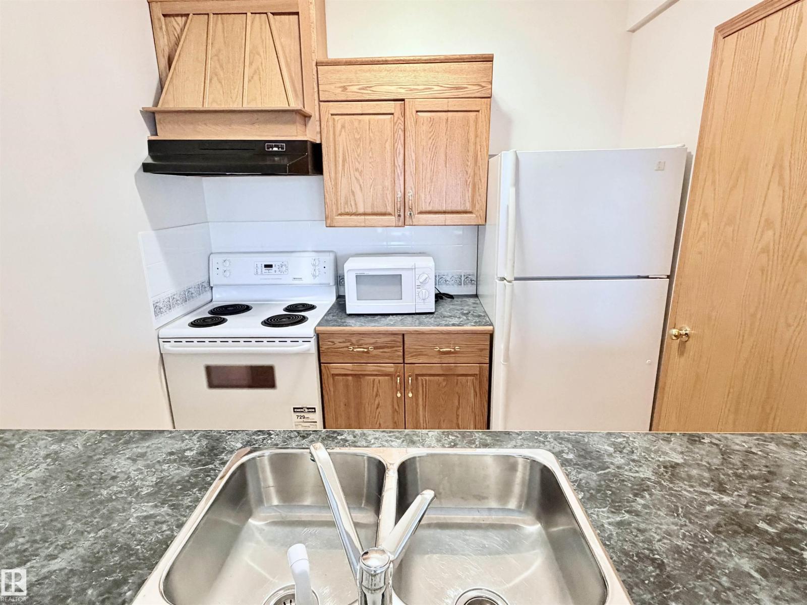 16203 89 ST NW - 53