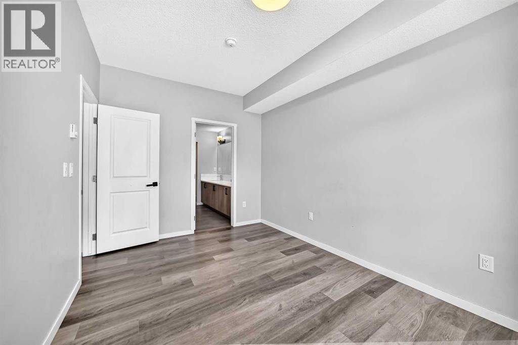 #2105 33 Carringham Gate NW - 23