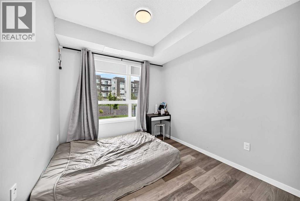#2105 33 Carringham Gate NW - 30