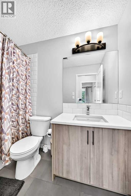 #2105 33 Carringham Gate NW - 35