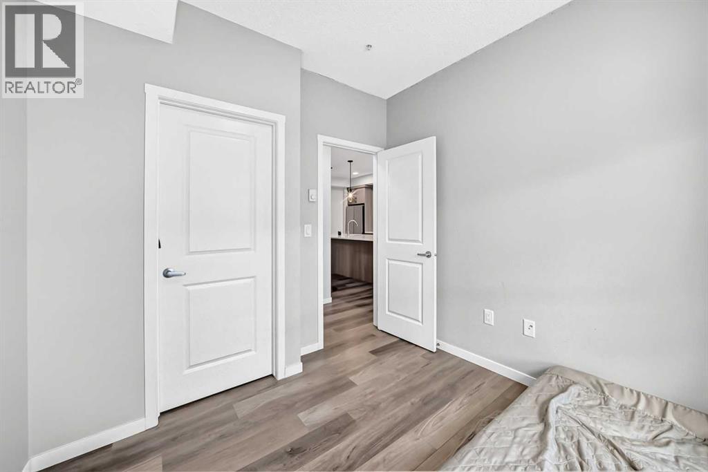#2105 33 Carringham Gate NW - 31
