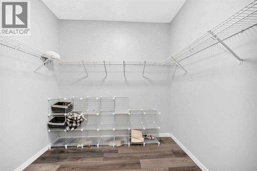 #2105 33 Carringham Gate NW - 28