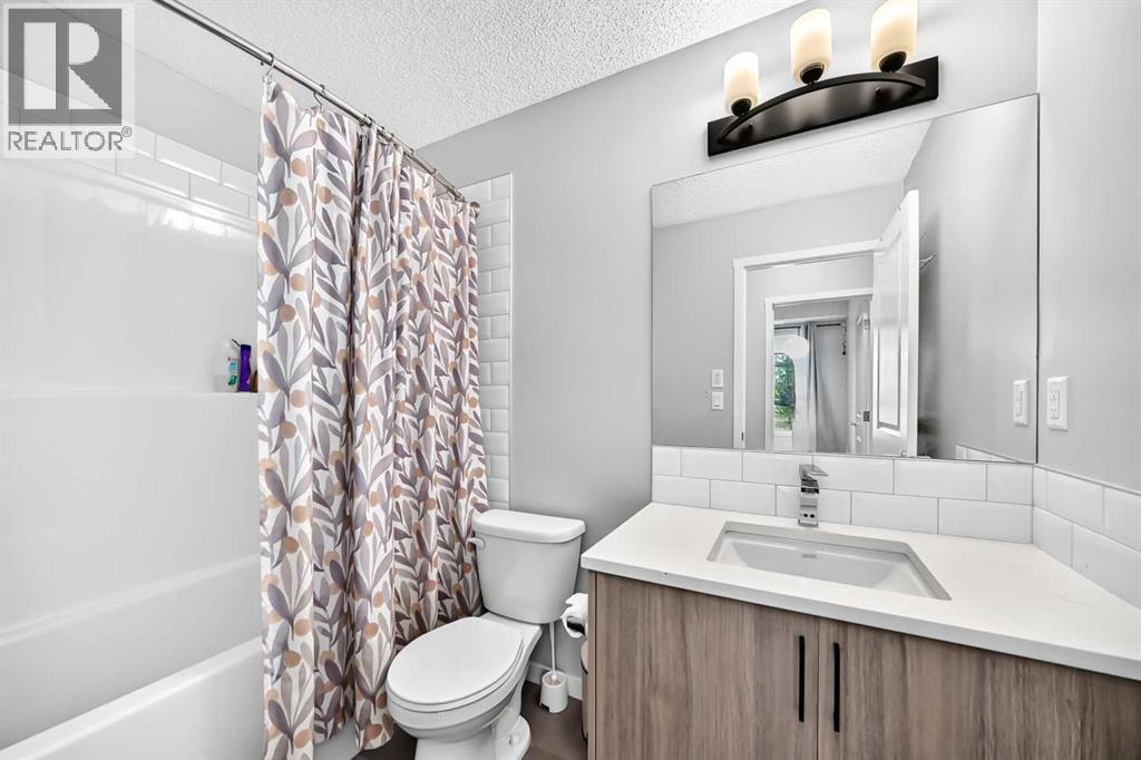 #2105 33 Carringham Gate NW - 34