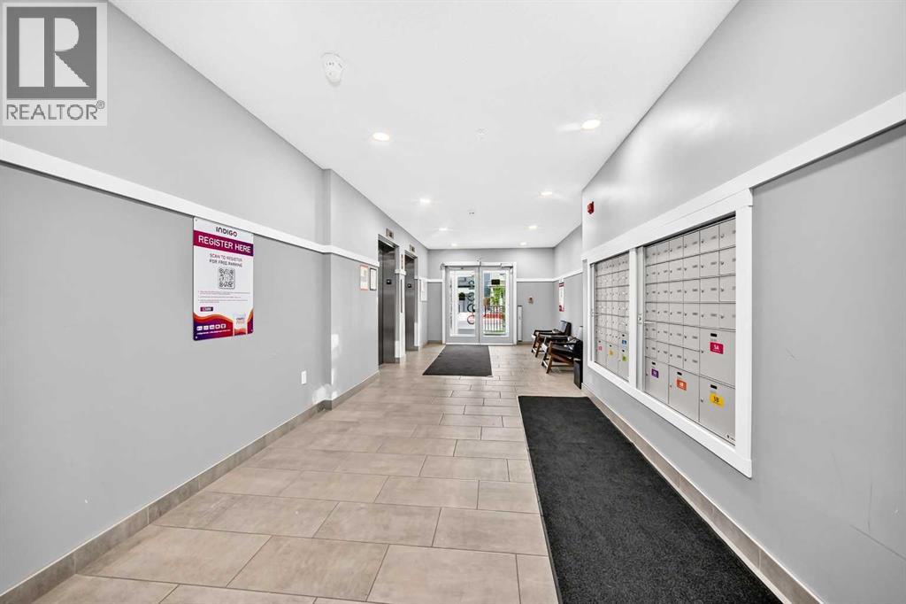 #2105 33 Carringham Gate NW - 38