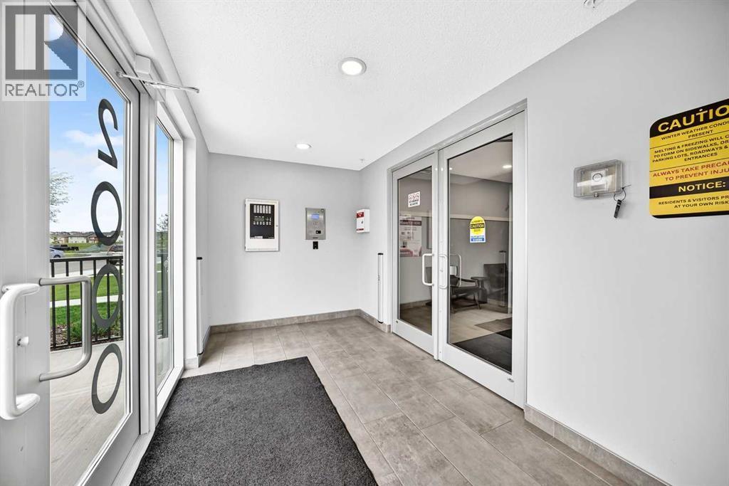 #2105 33 Carringham Gate NW - 40