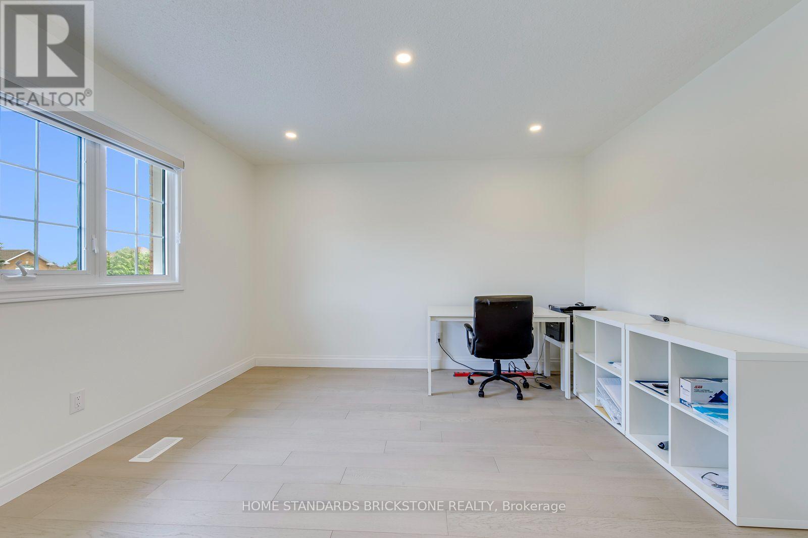 15 SAMUEL CRESCENT - 28