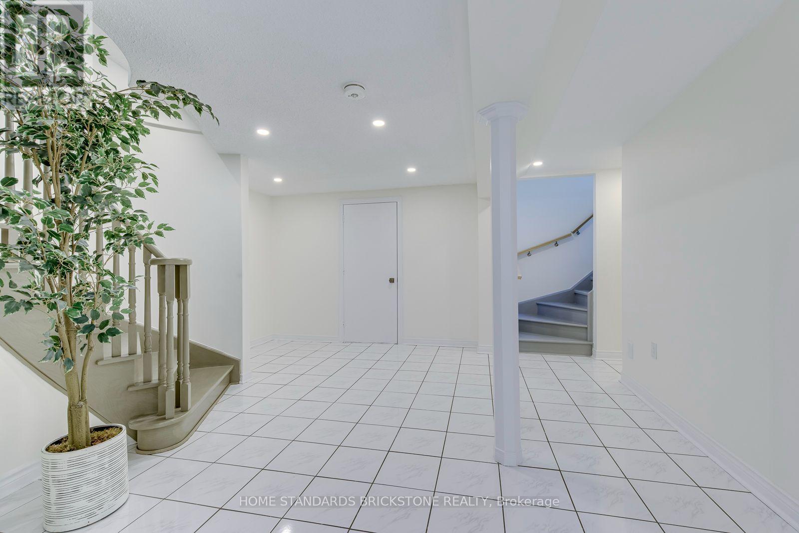 15 SAMUEL CRESCENT - 32