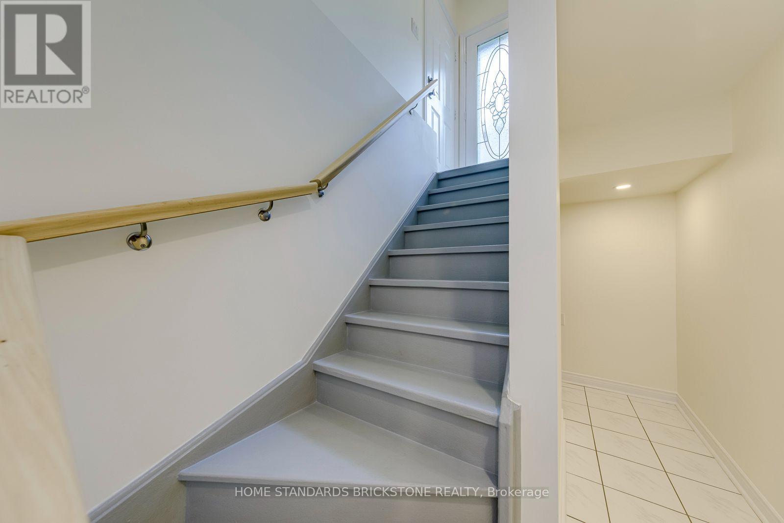 15 SAMUEL CRESCENT - 33