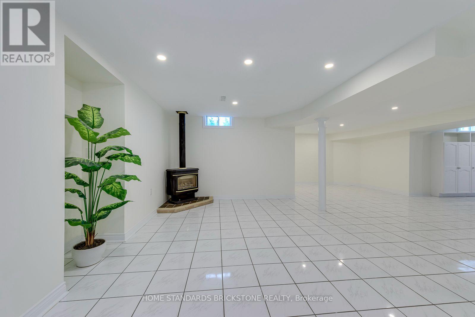 15 SAMUEL CRESCENT - 34