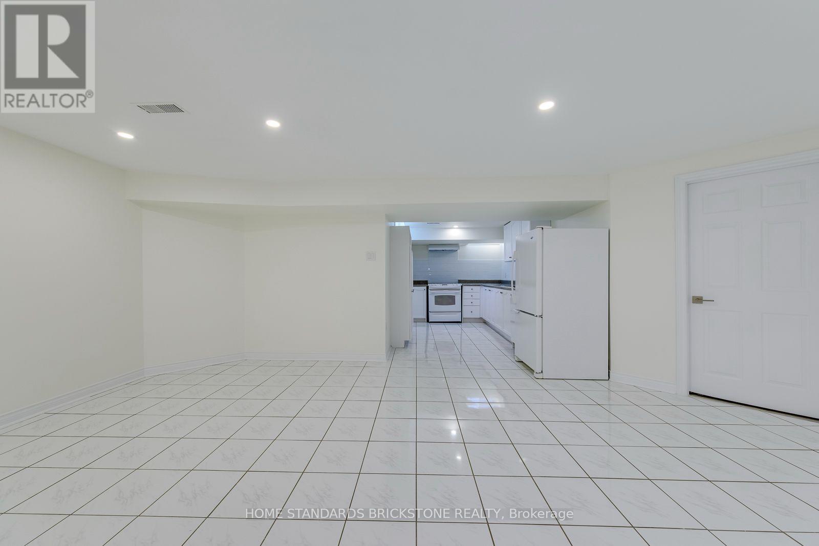 15 SAMUEL CRESCENT - 36