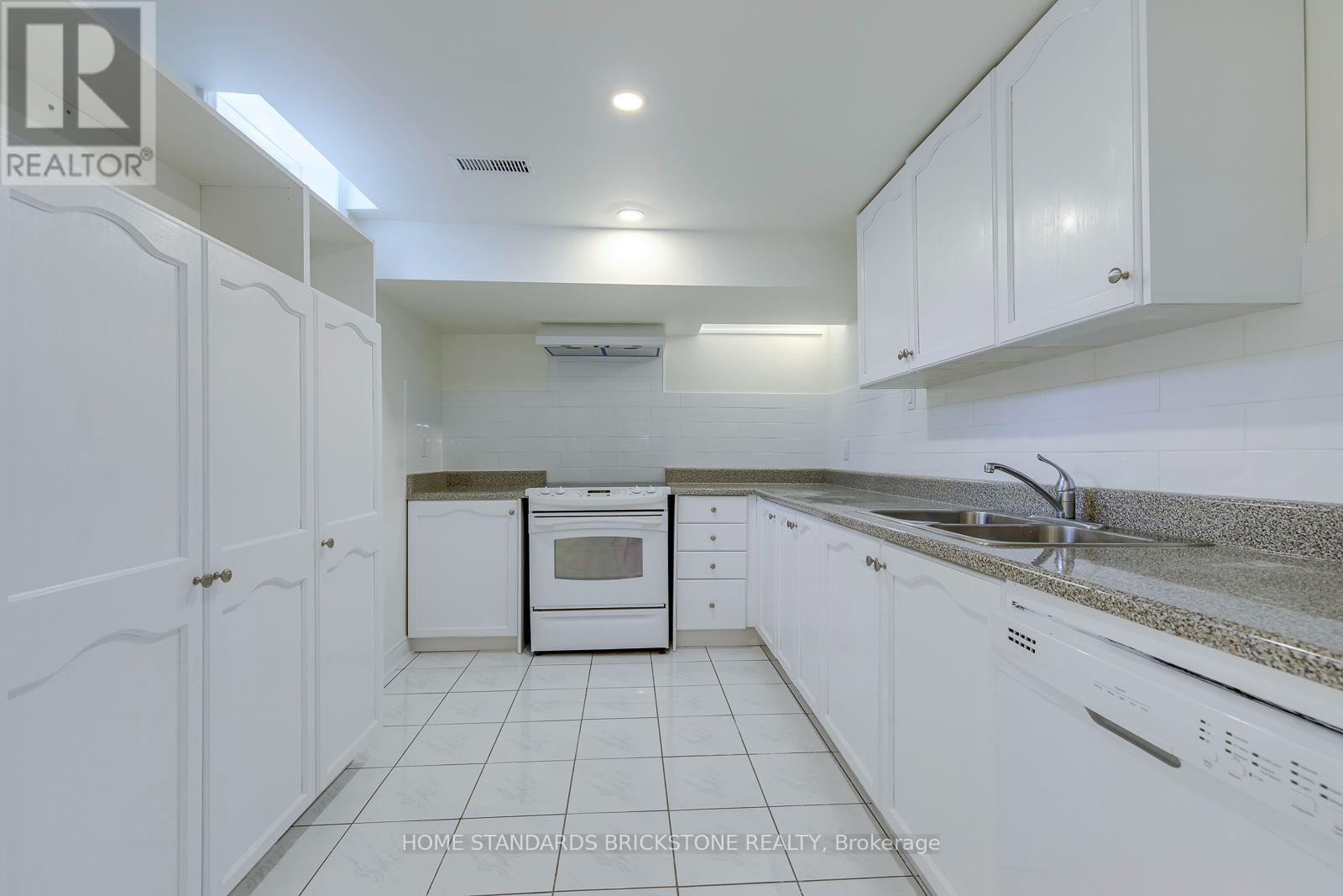 15 SAMUEL CRESCENT - 38
