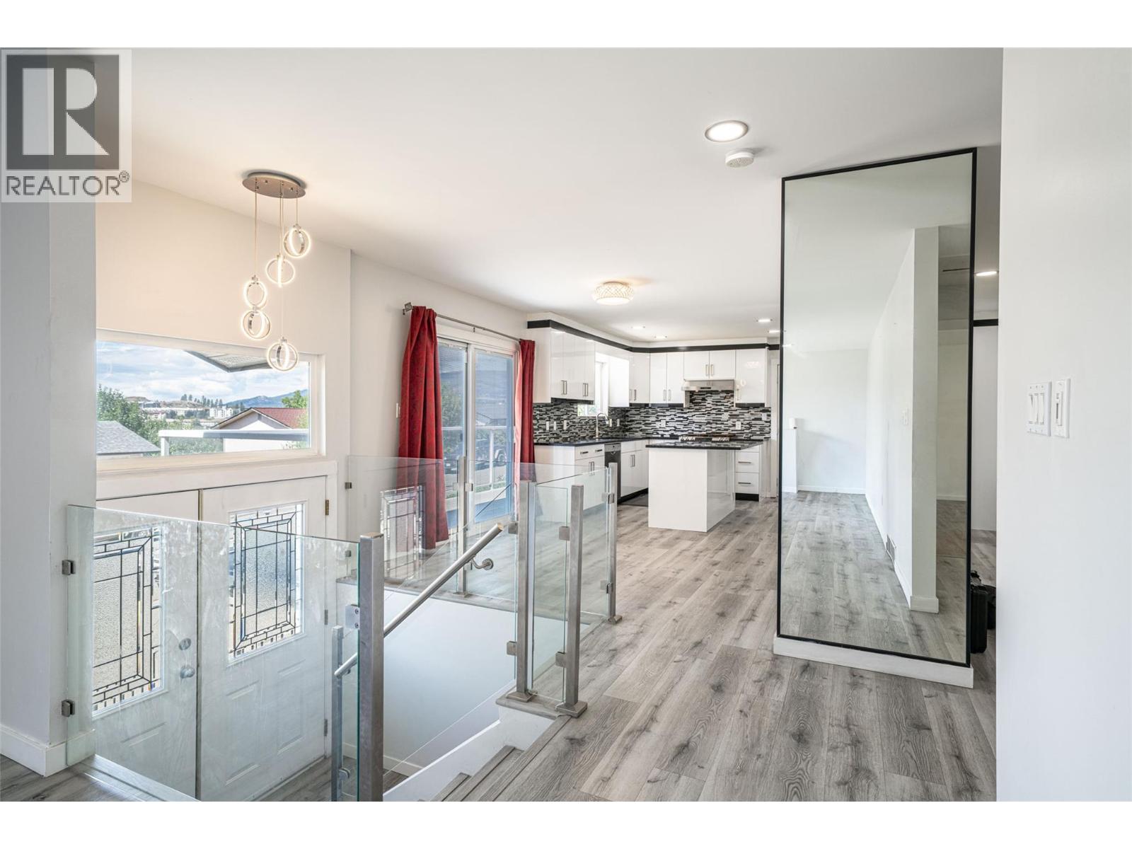 3802 21 Avenue - 13