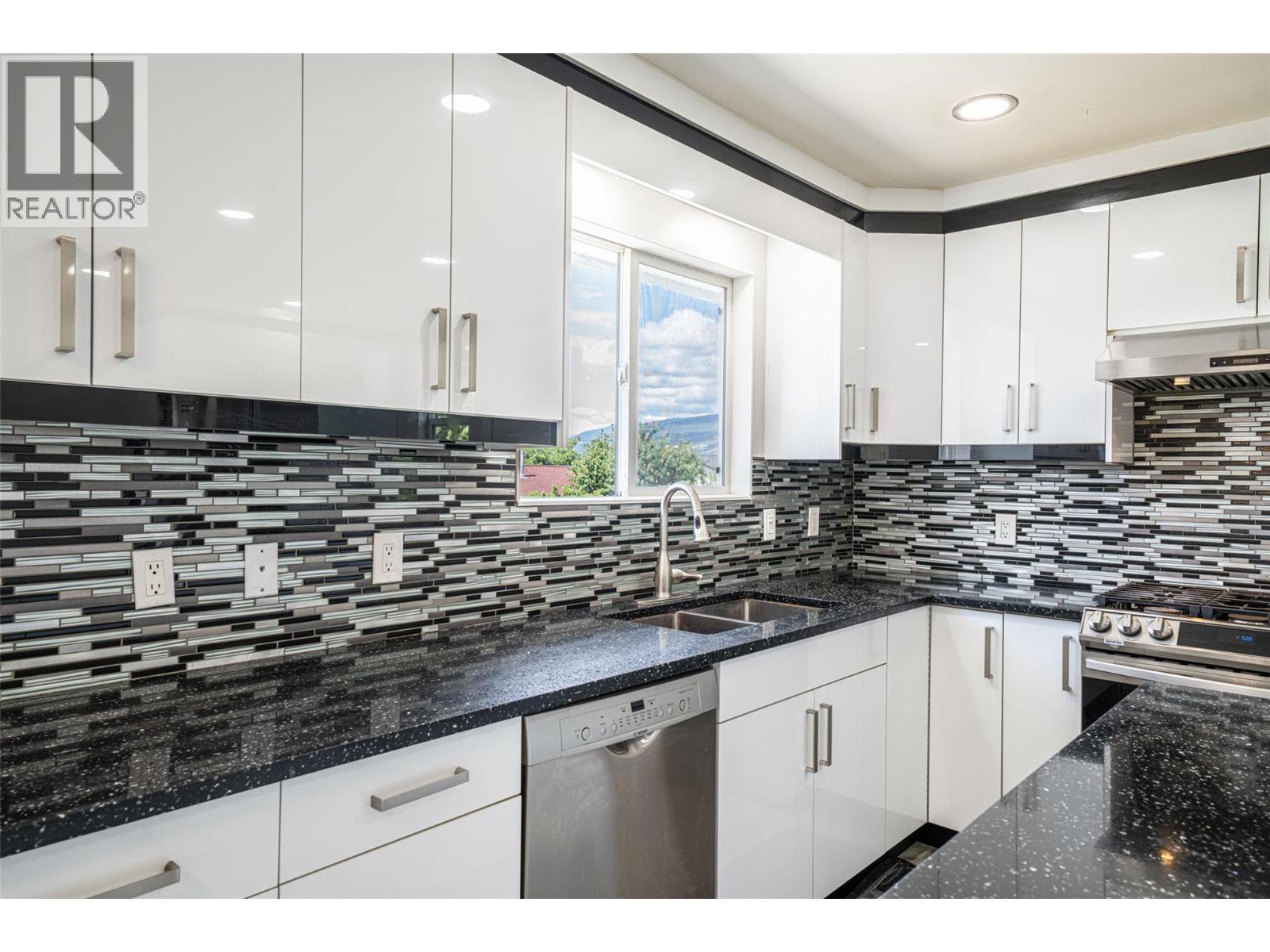 3802 21 Avenue - 17