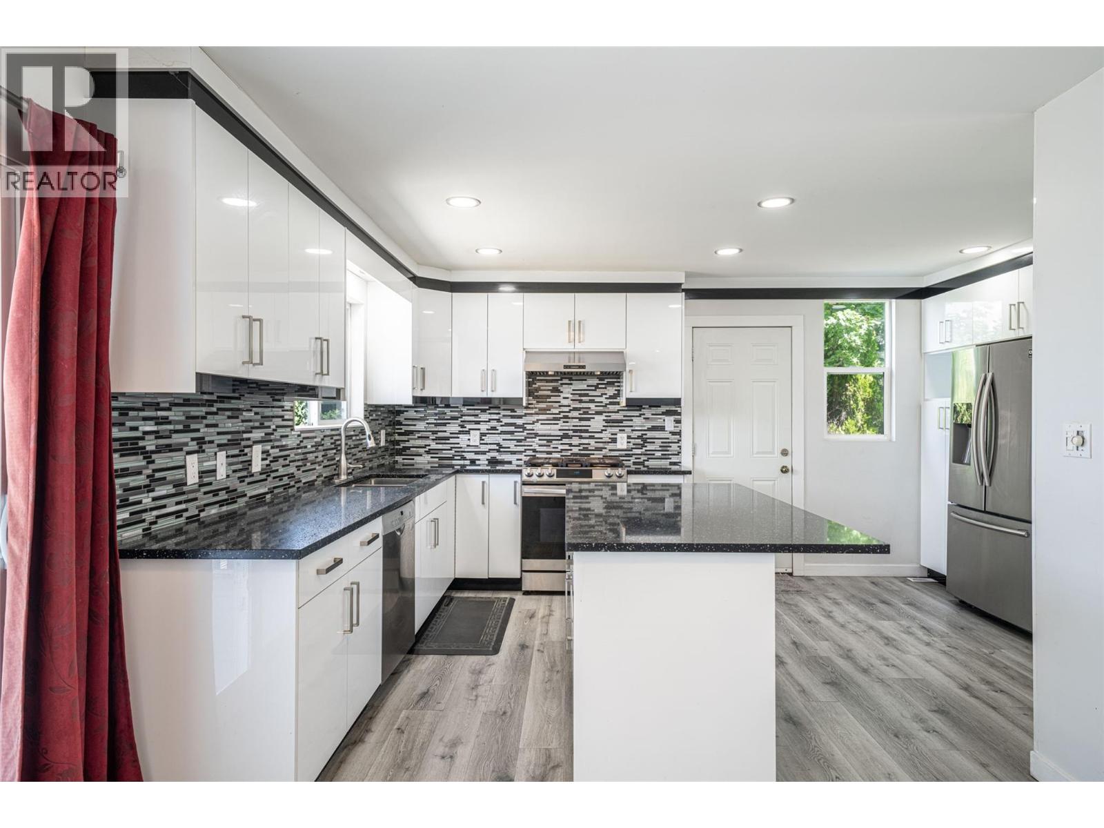 3802 21 Avenue - 16