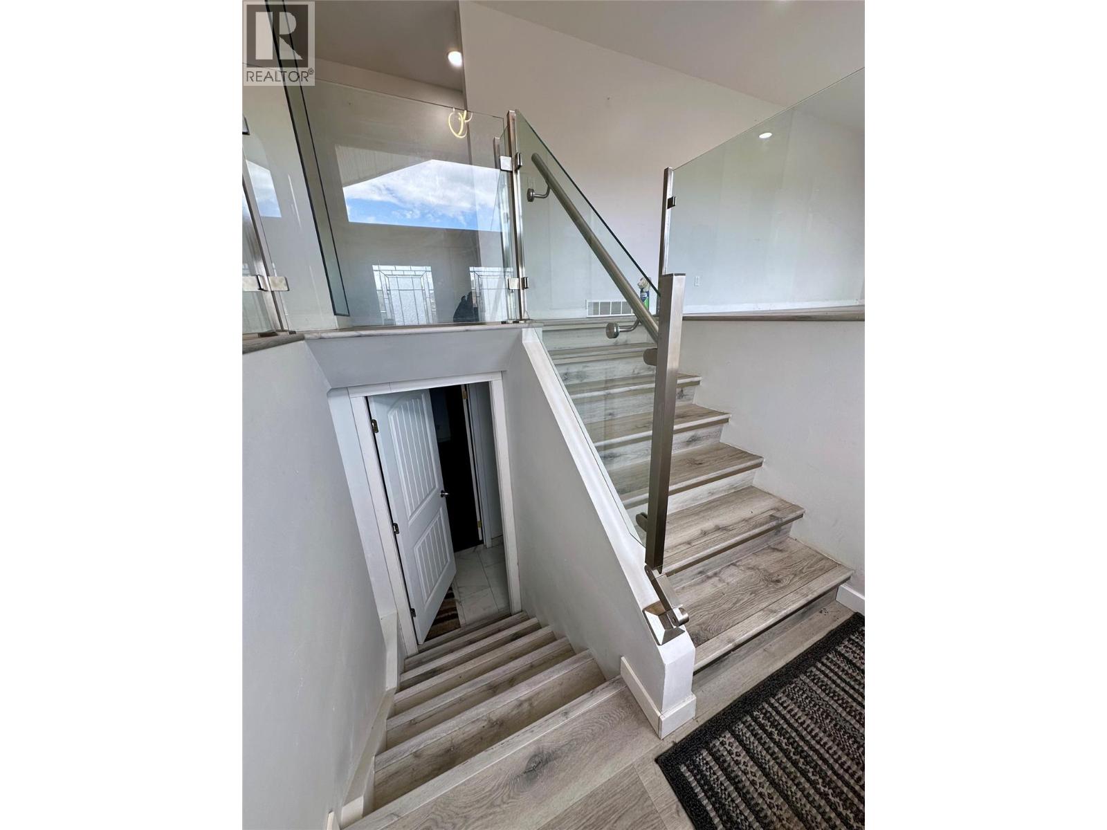 3802 21 Avenue - 7
