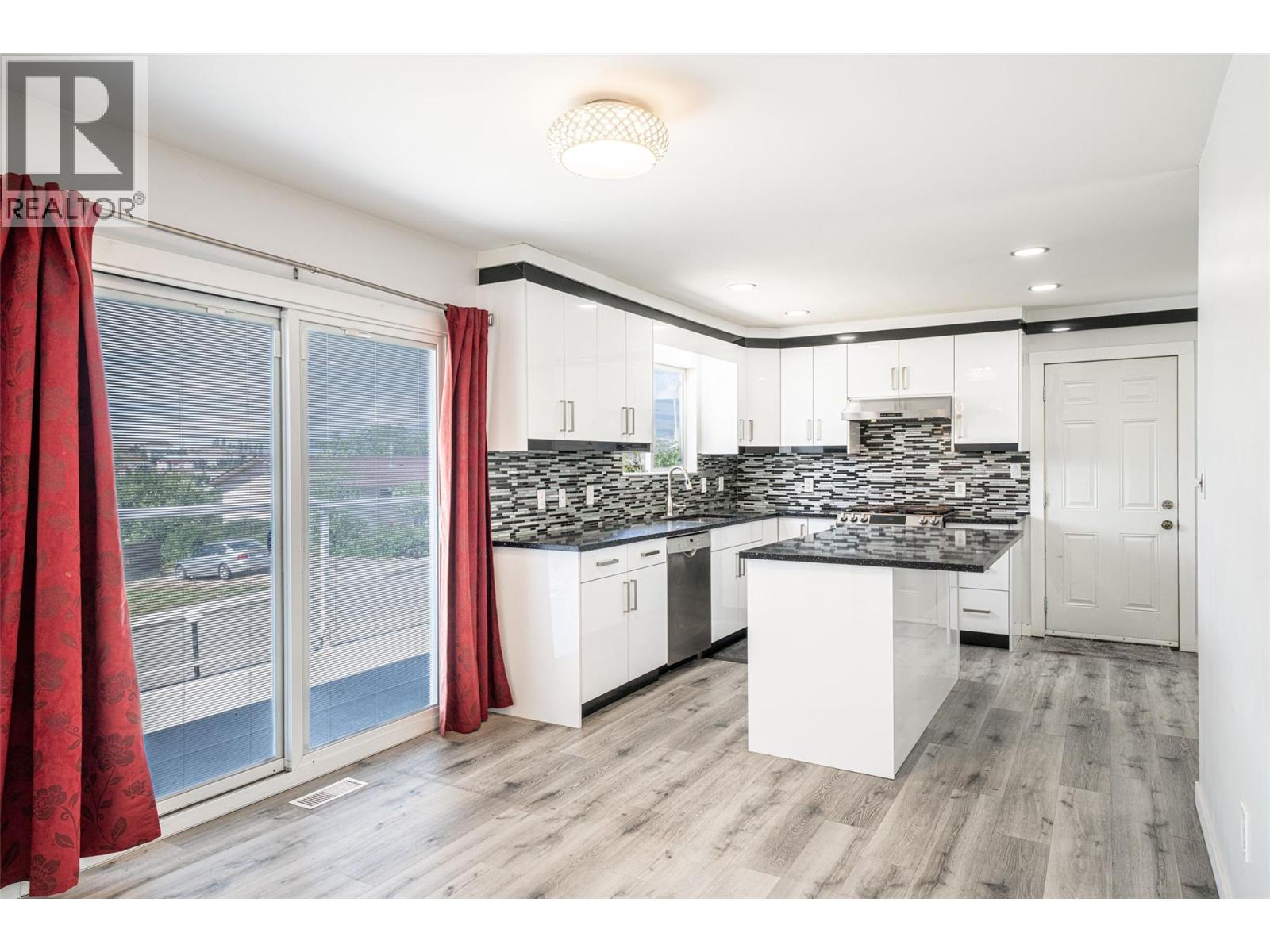3802 21 Avenue - 15