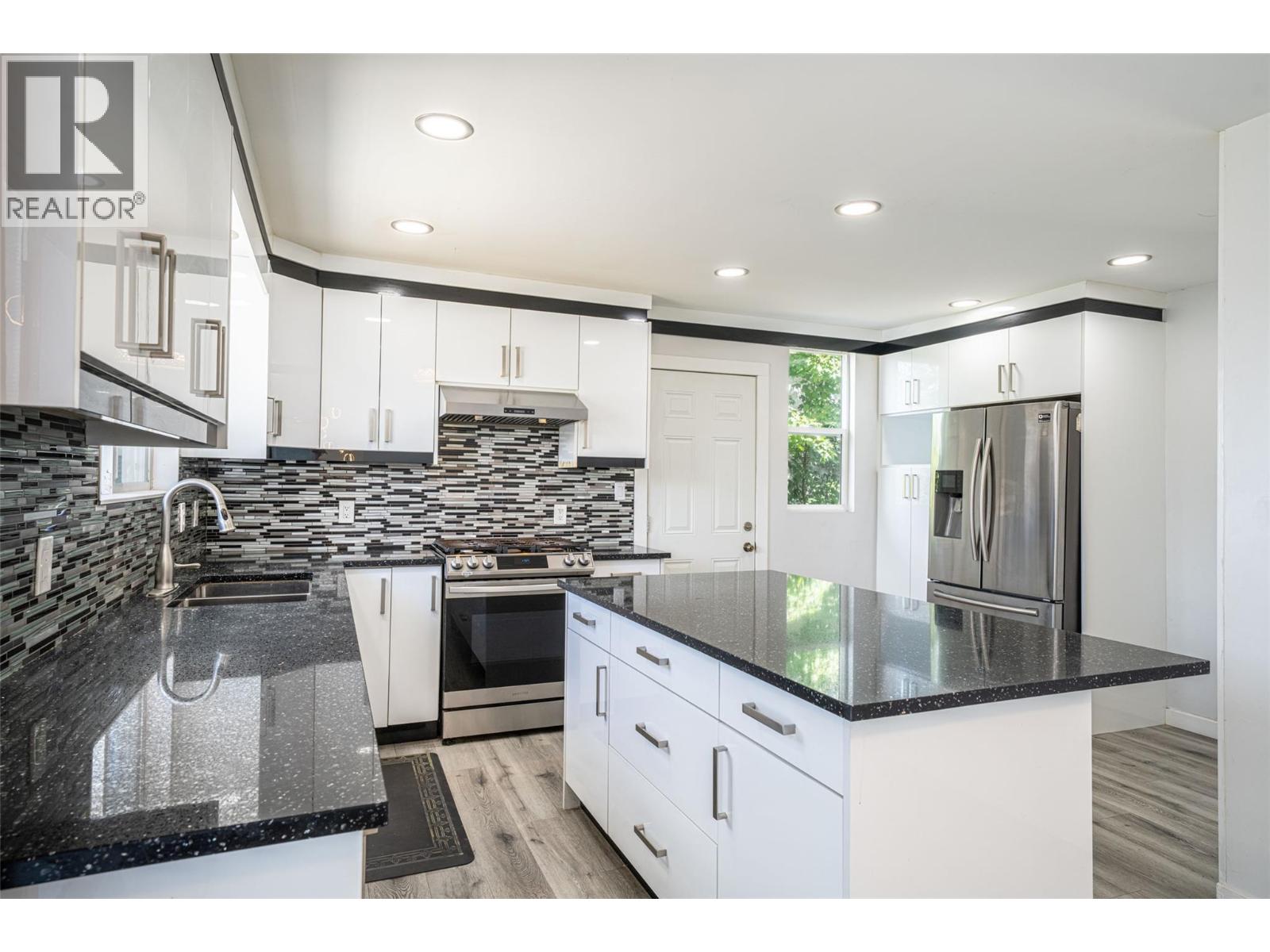 3802 21 Avenue - 3