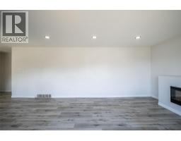 Kitchen - 3802 21 Avenue, Vernon, BC V1T6P8 Photo 10