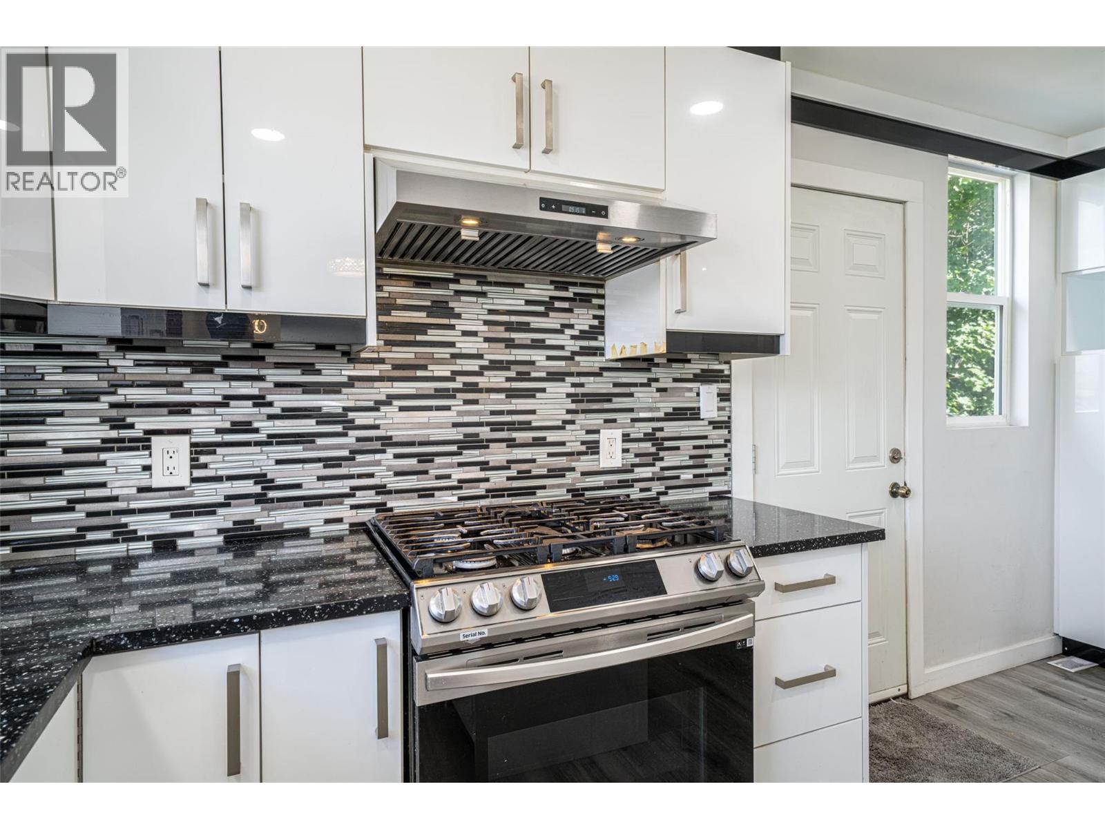 3802 21 Avenue - 20