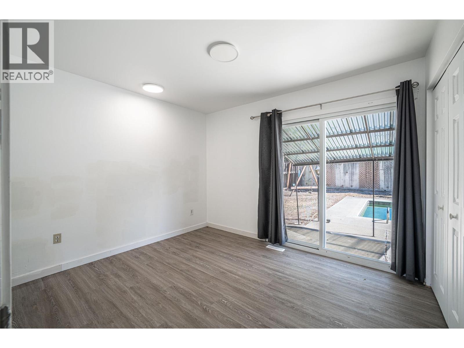 3802 21 Avenue - 24
