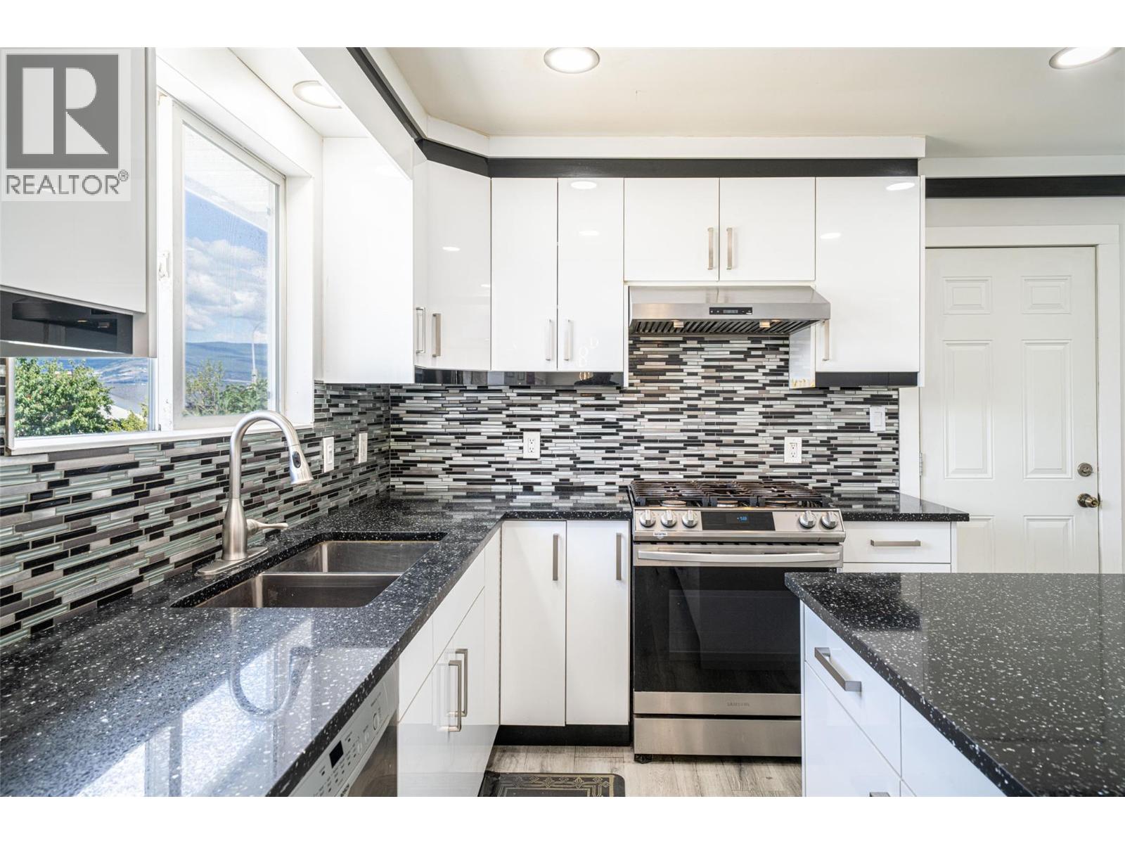 3802 21 Avenue - 19
