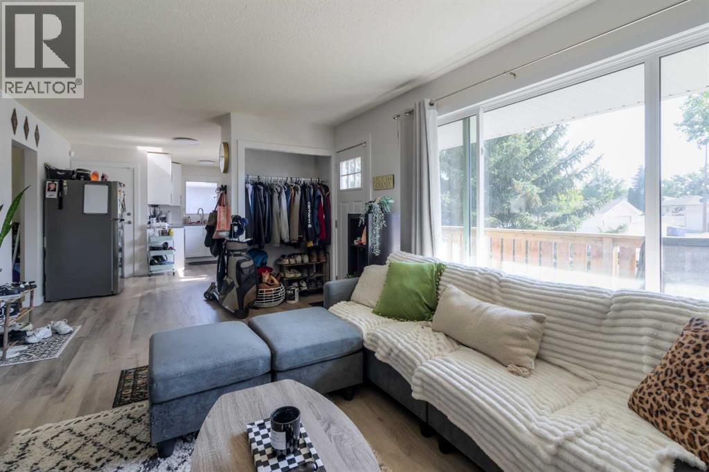 830 9 Street N - 7