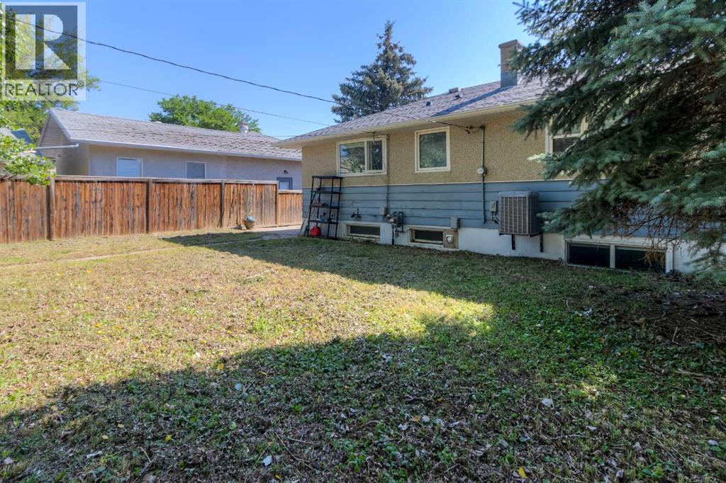 830 9 Street N - 37