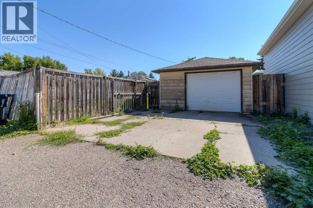 630 10 Street N - 34